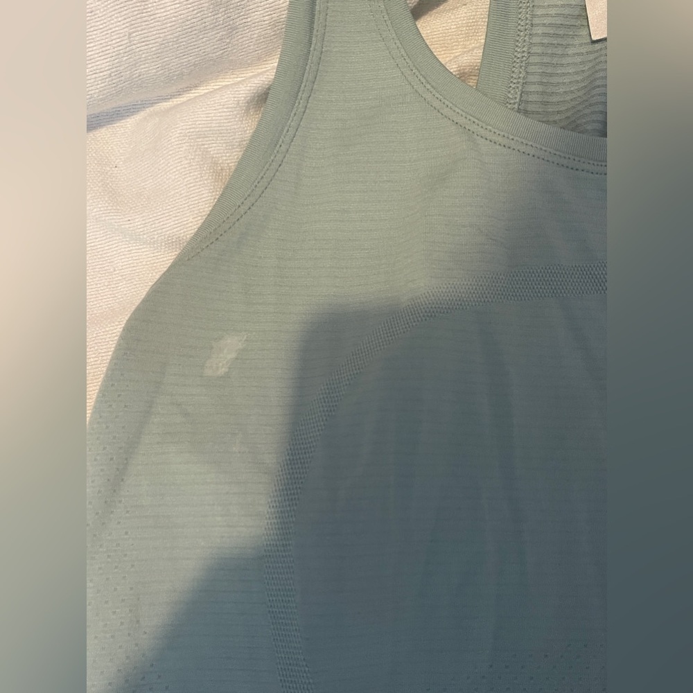 Lululemon Scuba 2.0 Tanktop - Picture 2 of 4